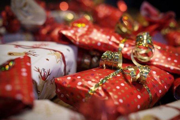 Quand et comment offrir un cadeau: guide pour un art subtil et significatif